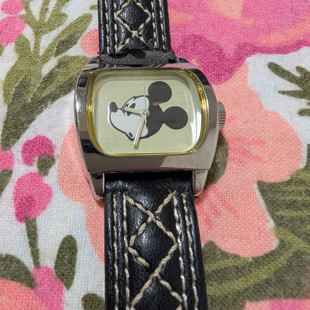 Vintage * Original Mickey Mouse * Watch with Black Leather Strap (Disney) Runs